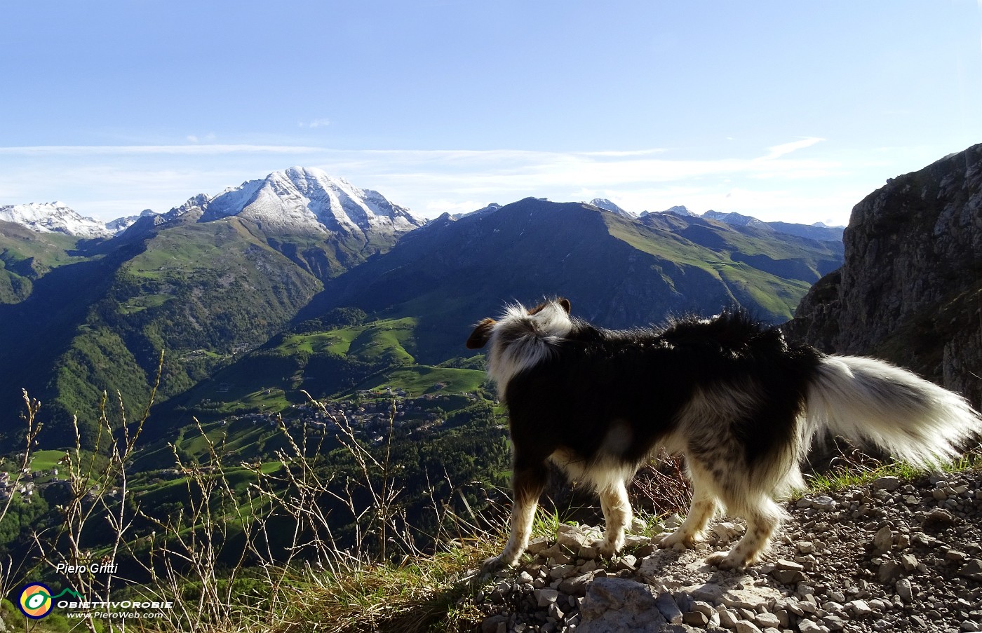 15 Nika osserva il panorama.JPG -                                